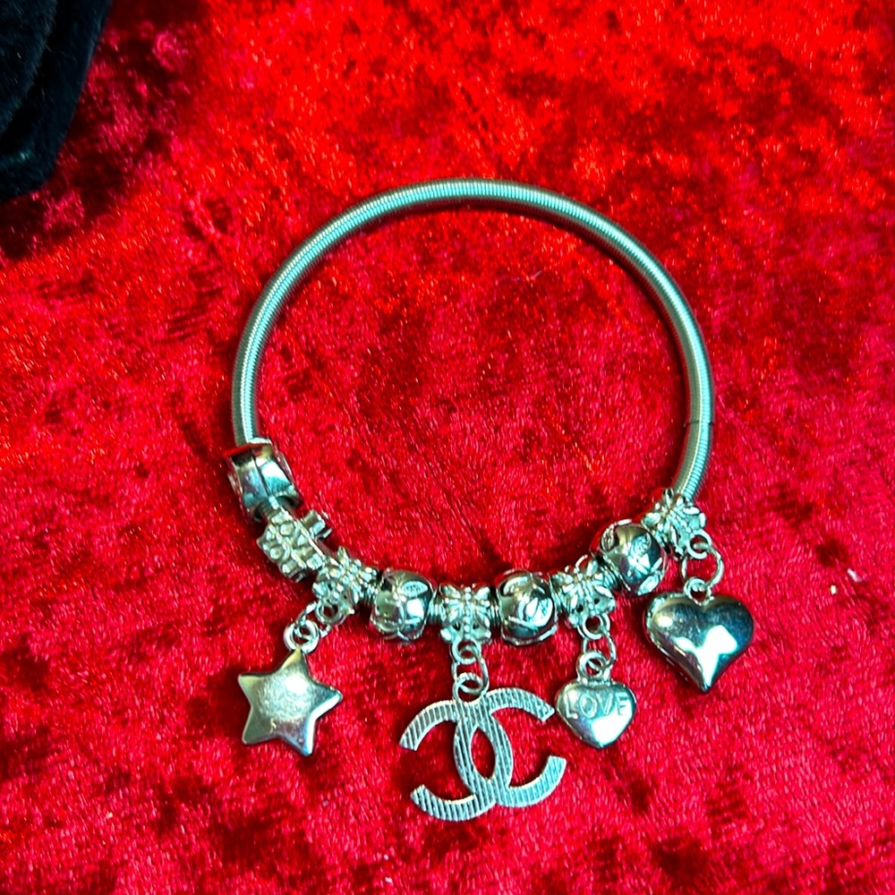 Up cycle bracelet ID number 19.